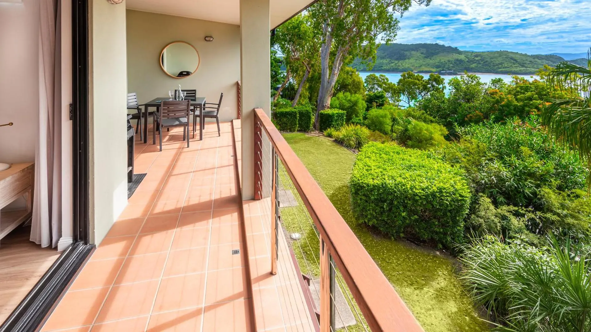 Haven On Hamilton Island -Private Apartment With Views & Buggy Fully Renovated In 2023